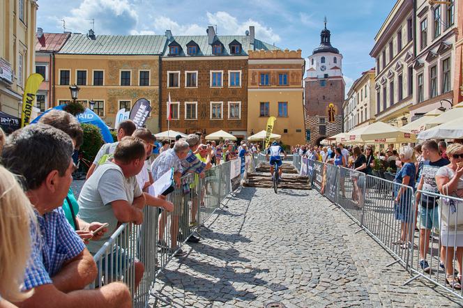 Na rowerach między kamienicami Starego Miasta. Eliminator MTB w Lublinie