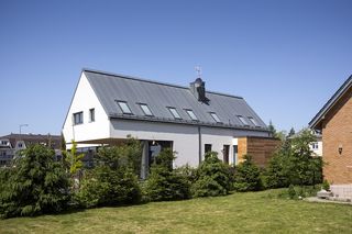 Pokrycia dachowe z blachy: blacha cynkowo-tytanowa