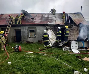 Groźny pożar domu pod Kielcami