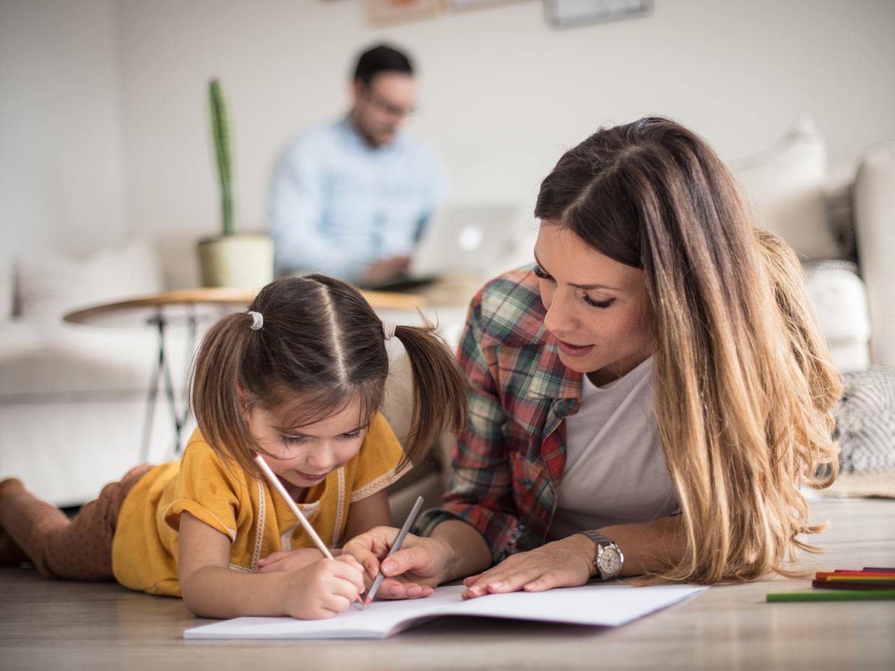 Zasiłek dla rodziców przedłużony. Będzie też opieka nad najmłodszym dziećmi 