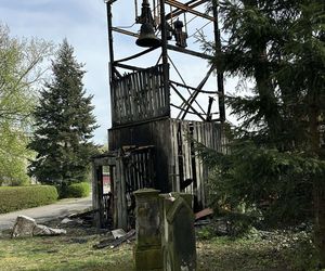 Pożar zabytkowej dzwonnicy w Warszawie
