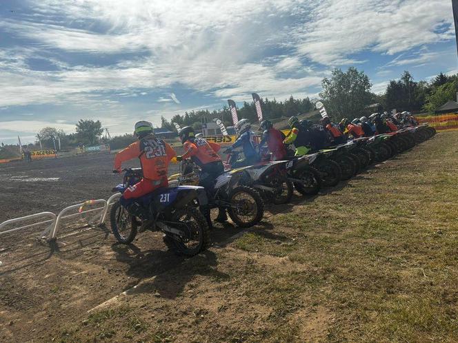 Ostre ściganie na torze w Strykowie. Inauguracja Pucharu Polski z udziałem Motocrossu Zaborowo z Leszna