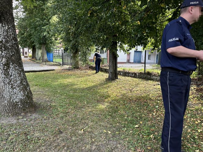 Dramat w parku w Pasłęku. Dwóch nastolatków ugodzonych nożem