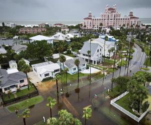 Huragan Debby wyrzucił na plaże kokainę wartą milion