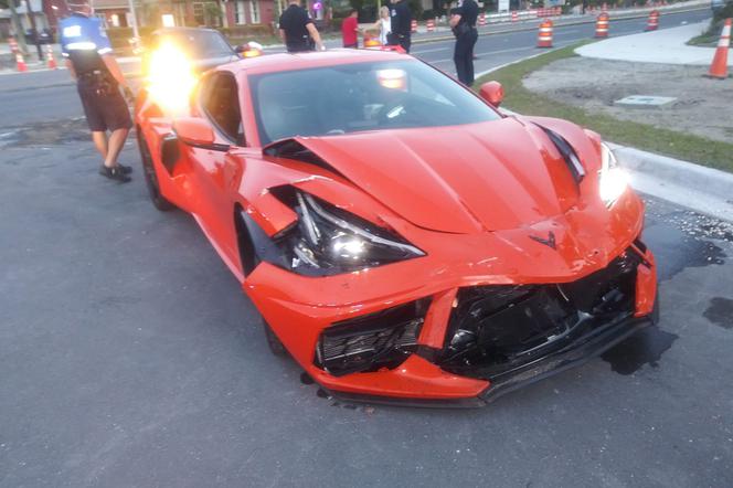 Nowa Corvette rozbita 26 godzin po zakupie