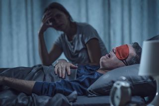 Ten nocny dźwięk może skrócić życie nawet o lata. Jak rozpoznać moment, kiedy chrapanie staje się groźne?