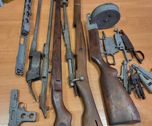 Policjanci z Grodziska Mazowieckiego pojechali do... Wadowic. Nielegalny aresnał broni zlikwidowany