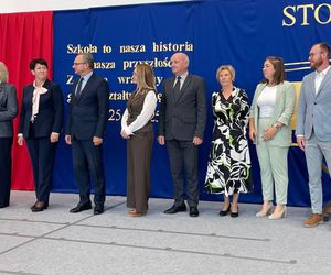 Pierwsza Dama uczciła z uczniami 100 lat od nadania imienia Stefana Batorego Szkole Podstawowej w Liwie
