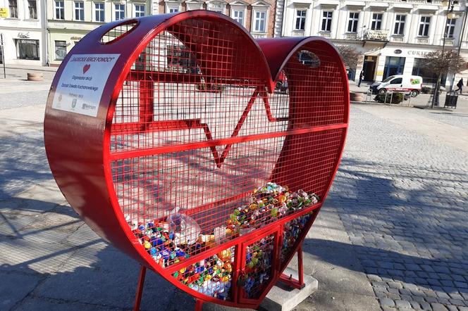 Plastikowe nakrętki mają moc.  Można się o tym przekonać w Nowym Sączu 