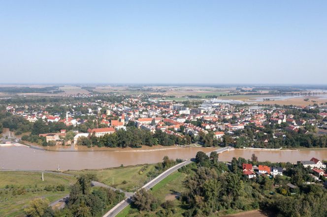 Opolskie. Powódź w Lewinie Brzeskim. 90 procent miasta zostało zalane [ZDJĘCIA].