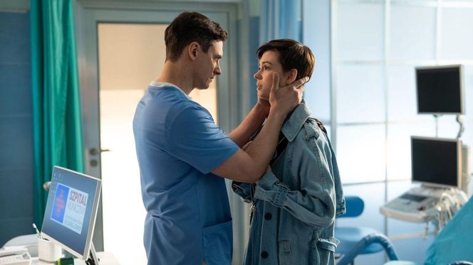 Na dobre i na złe odc. 960 po wakacjach. Blanka (Pola Gonciarz), Krzysztof Radwan (Mateusz Damięcki)