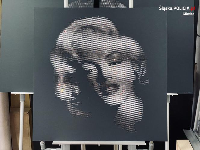 MECENAS SZTUKI! Ukradł krzyształową Marylin Monroe i... powiesił sobie na ścianie