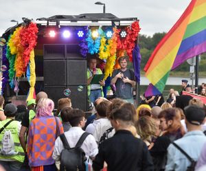 VI Toruński Marsz Równości. Przeciwnicy modlili się w centrum