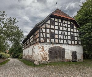 Ten pałac ma ponad 400 lat! Wyjątkowe miejsce na mapie woj. warmińsko-mazurskim