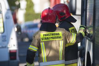 Groźny pożar w Gliwicach. Paliło się mieszkanie na 3 piętrze. Pięć osób trafiło do szpitala