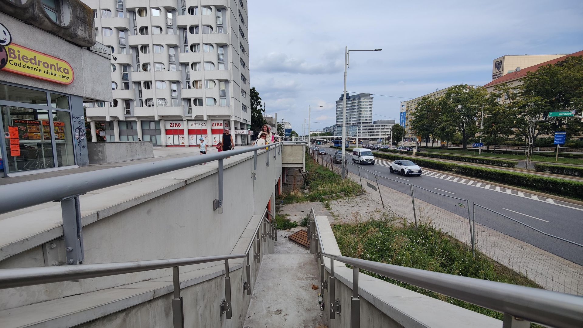 Remont esplanady przy Sedesowcach we Wrocławiu