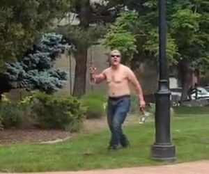 Zaatakował miotaczem ognia demonstrantów w Kolorado