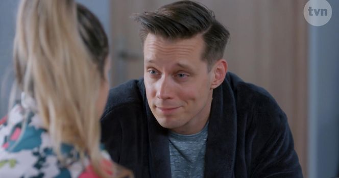 Na Wspólnej odc. 4045. Darek Żbik (Michał Mikołajczak), Kasia (Julia Chatys)