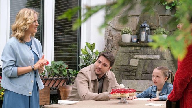 M jak miłość odc. 1881. Julia (Marta Chodorowska), Nadia (Mira Fareniuk), Dima (Michaił Pszeniczny)