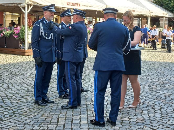 Trwają obchody Święta Policji w Lesznie. Świętują policjanci i policjantki