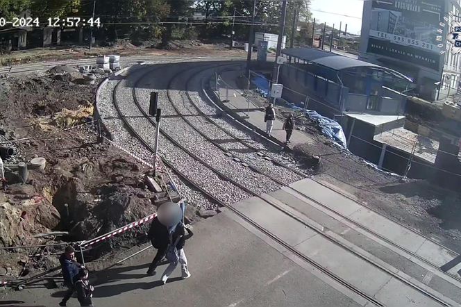 Chorzów: Dwoje nastolatków potrąconych przez tramwaj. Policja opublikowała nagranie