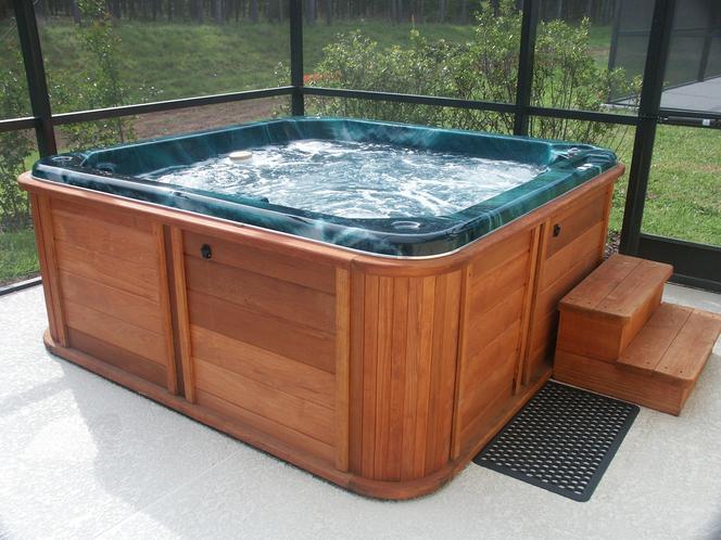 Jacuzzi na taras i do ogrodu. Zobacz modne modele