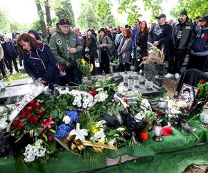 Tłumy na pogrzebie legendy polskiego rapu. Pożegnaliśmy Jokę z Kalibra 44