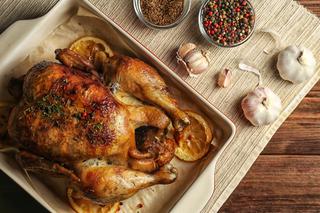 Kurczak pieczony z masłem czosnkowo-ziołowym: idealny obiad na niedzielę