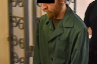 Rodzice zakatowanej w zeszłym roku Zuzi doprowadzeni do sądu na kolejną rozprawę