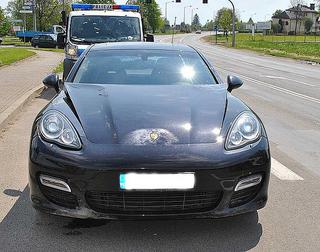 Kradzione Porsche Panamera porzucone przez złodzieja