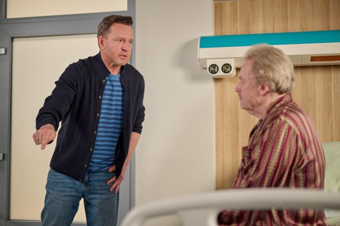 Na Wspólnej odc. 4036. Wojtek (Wojciech Błach), Juliusz (Daniel Olbrychski)