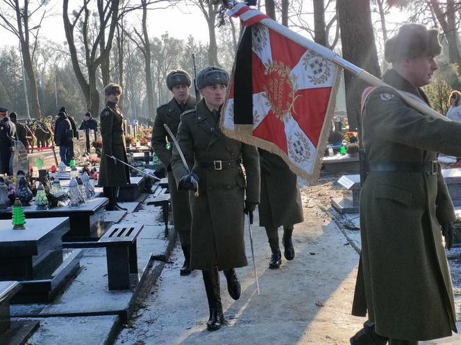 Uroczystości pogrzebowe Iwony Śledzińskiej-Katarasińskiej na Dołach. Wzięło w nich udział wiele osób [ZDĘCIA]