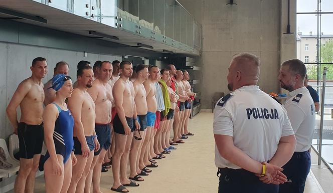 Policjanci mieli przed sobą trzy zadania sprawnościowe