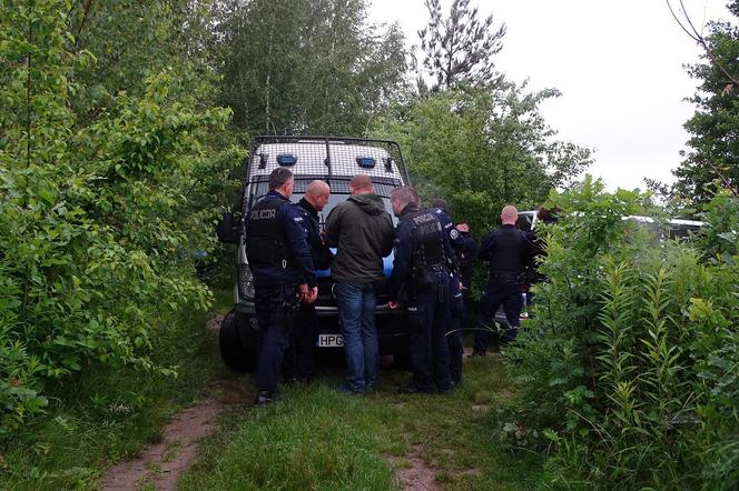 Policjanci szukają dowodów zbrodni sprzed 18 lat w Niwce