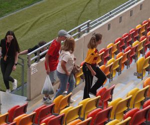 Pożegnianie Murawy na Chorten Arenie. Jagiellonia Białystok rozdaje boisko swoim kibicom