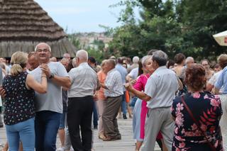 Wirują warkocze i wstążeczki. Tak bawili się lublinianie na potańcówce w skansenie!