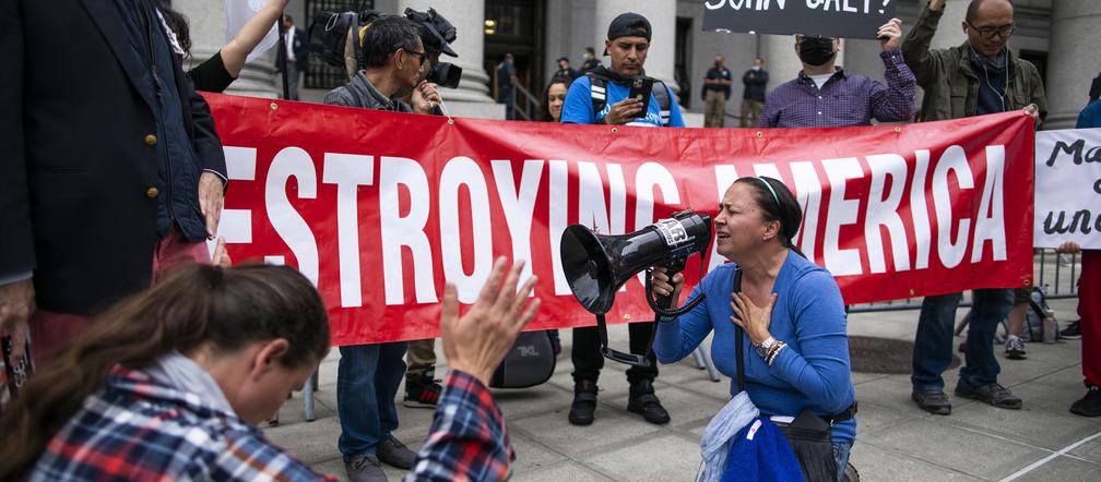 Przeprasza za śmierć w domach opieki