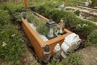 Dolny Śląsk. Woda zniszczyła groby