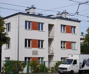 Tak dziś wygląda kamienica na Woli, która była pierwszym zmobardowanym obiektem w Warszawie podczas II wojny światowej