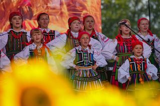 Dożynki Województwa Łódzkiego 2025: barwny korowód, tradycyjne potrawy i koncerty gwiazd