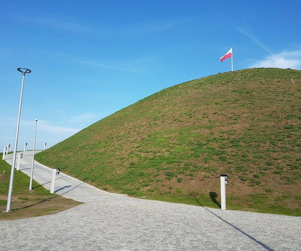 Kopiec Wolności w Poznaniu. Gdzie się znajduje? Kiedy można wejść na szczyt?