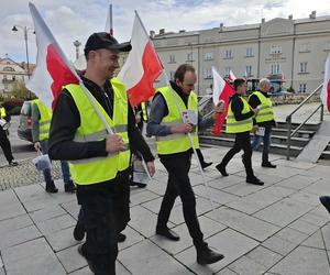 Kalisz. Rolnicy protestowali przed biurami poselskimi 