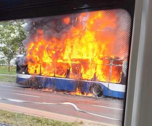 Pożar autobusu miejskiego w Krakowie. Pasażerowie uciekli w popłochu [ZDJĘCIA].