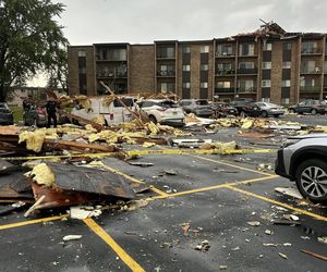 Wichura zerwała dach budynku pod Chicago