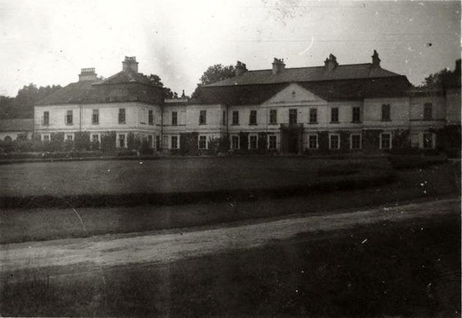 Zespół pałacowo-parkowy Klemensów-Park