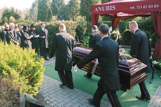 Monika Richardson spóźniła się na pogrzeb brata