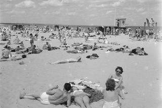 Golizna na plaży w czasch PRL