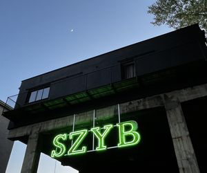 Neon Szyb na Bolko Loft w Bytomiu
