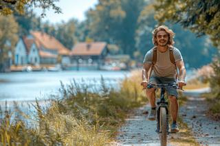 Przystojny influencer promuje Warmię i Mazury. Stworzyła go sztuczna inteligencja [ZDJĘCIA]