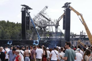 Tomorrowland 2025 ruszył! W tle nowej sceny widoczna ta spalona.  Absolutnie niesamowite